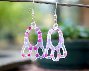 Pendientes de resina con forma de patitas de conejo, ganchos de plata de ley, dije de Pascua con estampado de frutas.