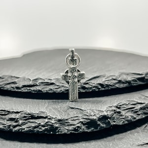 Vintage sterling silver Celtic cross charm pendant necklace