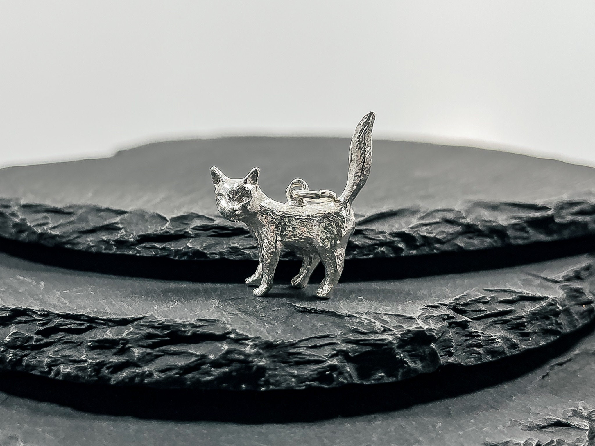 Black-Cat-Head-enamel-pin-