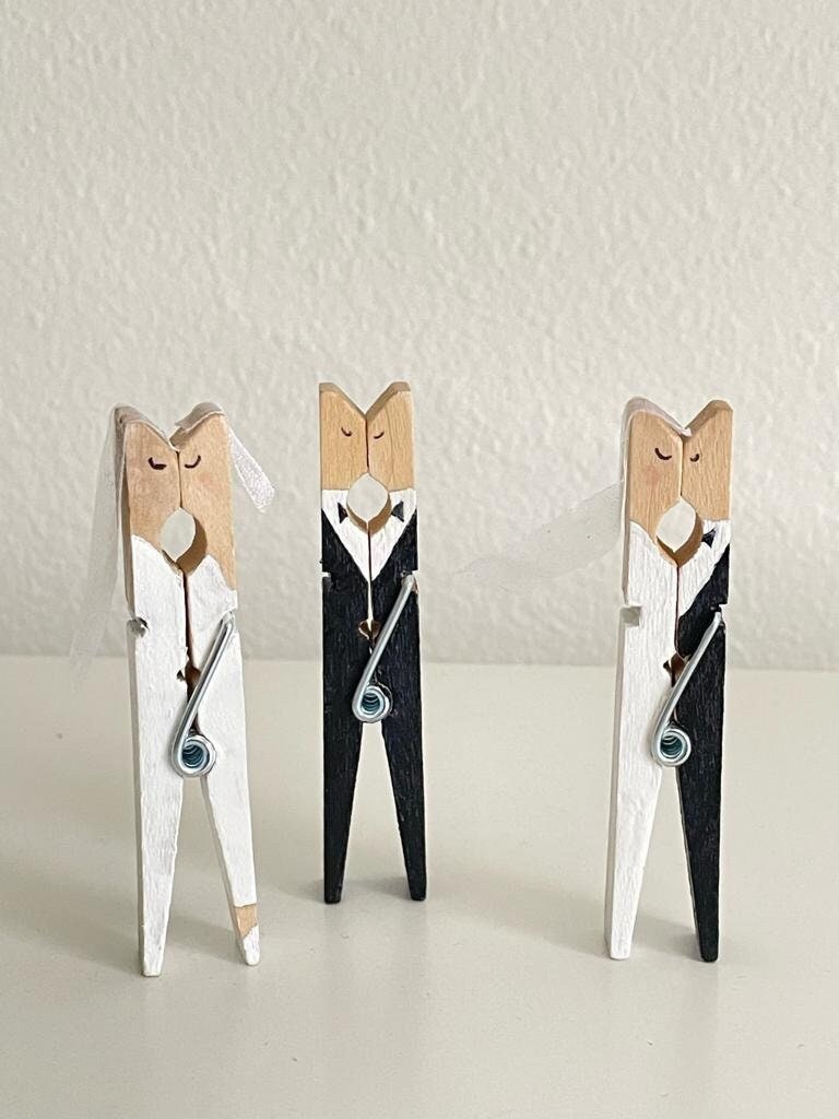 33 ways to use clothespins, lots of games, but i love these clothespin  people from How To Make Vintage Clothe…