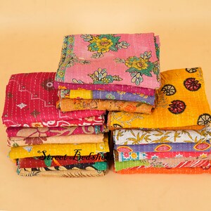 Große Menge indischer Vintage Kantha Quilt handgefertigte Wurf Wendedecke Bettdecke Baumwollstoff Boho Quilt Boho Quilts Zum Verkauf