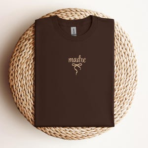 Cute Latina Mamá Tshirt Regalo Para Madrecita Spanish Mommy Gift for Madre Regalo Shirt Latina Mom Minimalist Tee Latina Graphic Tee
