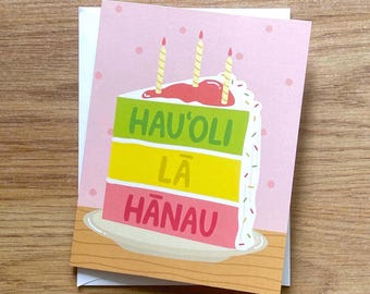 Tarjeta de felicitación de cumpleaños hawaiana, doblada, interior en blanco. Pastel Hau'oli La Hanau, rosa.