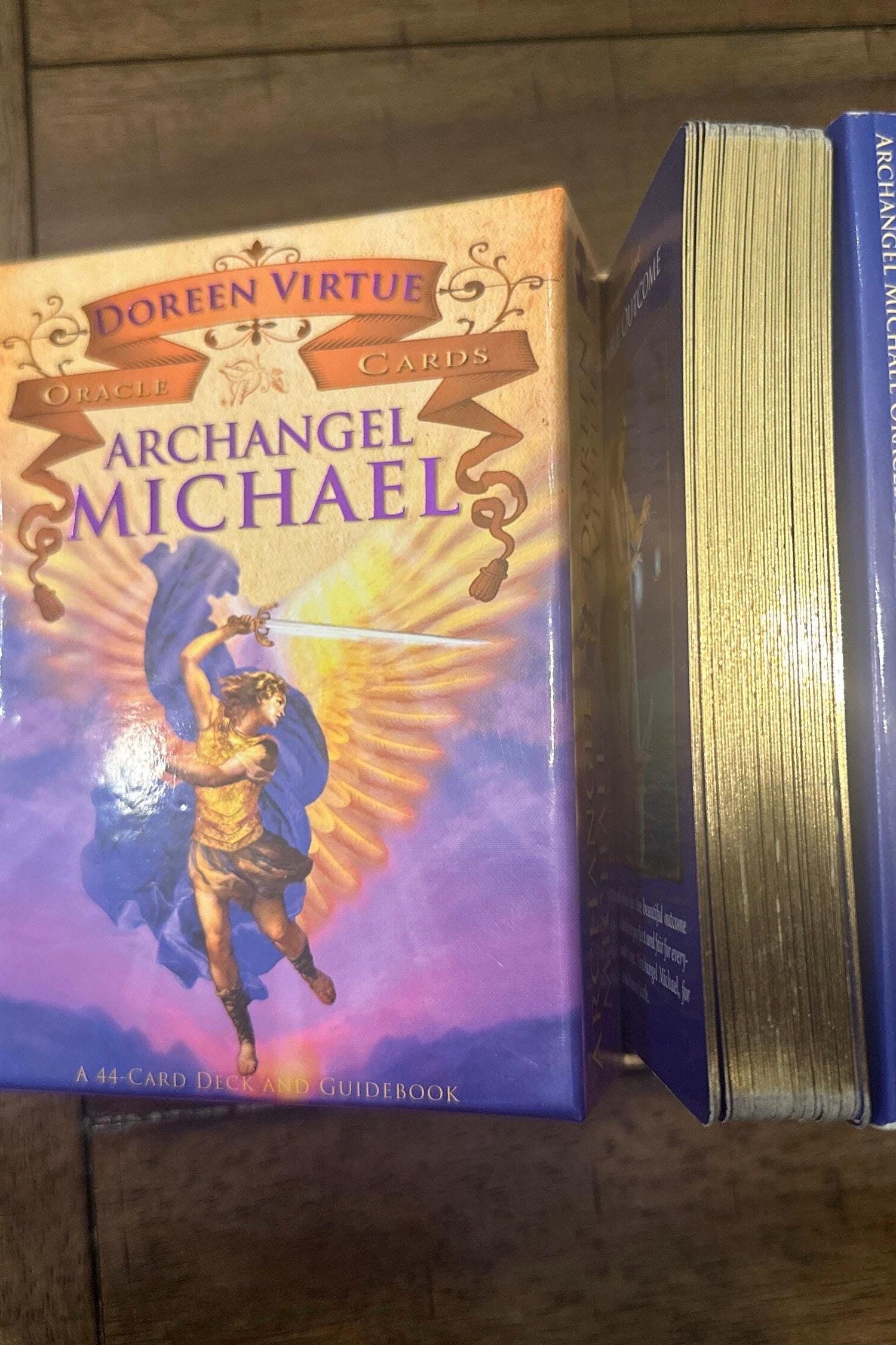 Oracle Des Cartes De L'Archange Michael – 44 Cartes Avec Sac Velours – En Anglais