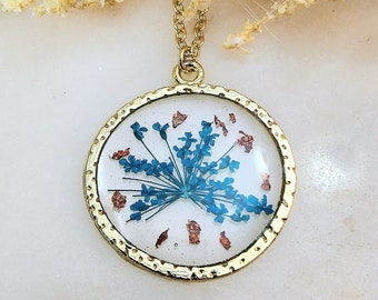 Resin flower necklace, blue flower necklace, flower necklace, nature necklace, real flower necklace, botanical necklace, pressed flower