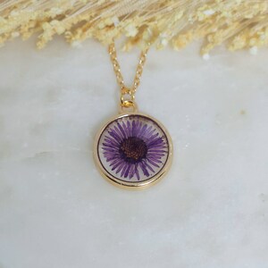 Real dried resin flower necklace, purple flower necklace, gold necklace, circle necklace, resin necklace, nature necklace,botanical necklace