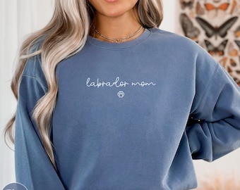 Labrador Mom Sweatshirt, Labrador Retriever Mom Gift, Labrador Mom Shirt, Dog Mom Sweater, Chocolate Lab Mom Gift, Comfort Colors®