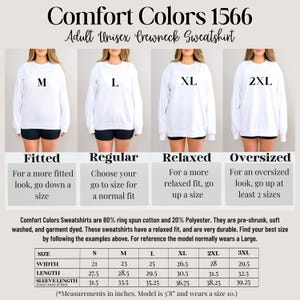 K&ouml;nnte beinhalten: Gr&ouml;&szlig;entabelle f&uuml;r ein Unisex-Sweatshirt mit Rundhalsausschnitt in den Gr&ouml;&szlig;en S, M, L, XL, 2XL und 3XL. Die Tabelle zeigt die Breite, L&auml;nge und &Auml;rmell&auml;nge in Zoll f&uuml;r jede Gr&ouml;&szlig;e. Das Model ist 1,73 m gro&szlig; und tr&auml;gt Gr&ouml;&szlig;e 10.
