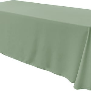 Könnte beinhalten: Eine rechteckige Tischdecke in Salbeigrün. Die Tischdecke ist aus einem glatten, knitterarmen Stoff.