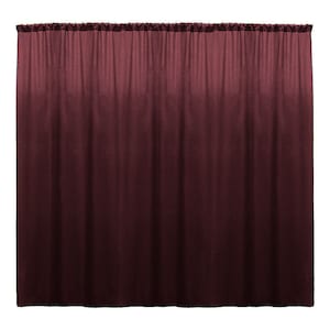 Könnte beinhalten: Ein burgunderfarbener Bühnenvorhang mit einem leichten Farbverlauf von dunkel nach hell. Der Vorhang besteht aus einem glatten, knitterfreien Stoff.