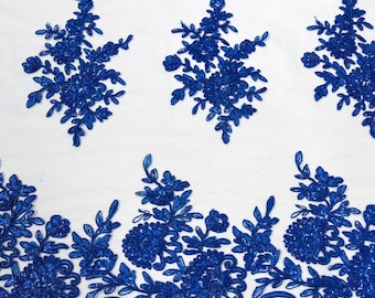 Puede incluir: Tela de encaje floral azul real con un patrón delicado. El encaje presenta un borde festoneado y es perfecto para agregar un toque de elegancia a cualquier proyecto.