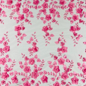 Orquídea festoneada doble, diseño floral 3D, bordado y adornado con perlas sobre malla de encaje. Vestidos de fiesta, ropa de moda, vendido por yarda, color rosa caramelo.