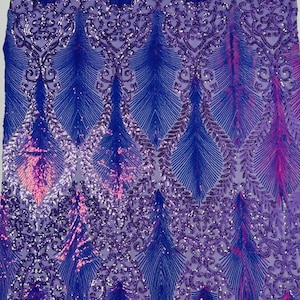 Tweekleurig damastontwerp met pailletten geborduurd op een 4-way stretch mesh-stof (op maat gesneden). Regenboog iriserende lavendel
