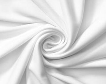Puede incluir: Una tela blanca sólida con una textura suave y mate dispuesta en una espiral central apretada. El material presenta pliegues suaves y fluidos con sombras profundas que irradian desde el centro, creando una apariencia dinámica y superpuesta.