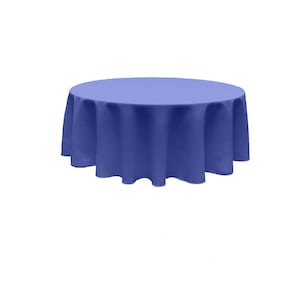 Könnte beinhalten: Eine runde, einfarbige, violette Tischdecke. Die Tischdecke ist glatt und hat einen leichten Glanz.