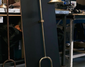 Ducha exterior moderna de latón Yarra