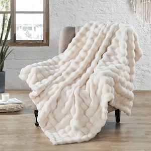 Luxury Faux Fur Fluffy Blanket, Super Comfortable Blankets for Bed, Warm Blanket for Sofa Couch Decor, 60"x70"