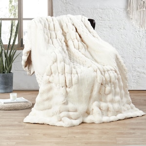 Luxury Handmade Plaid Patchwork Faux Fur Throw Blanket - Super Soft Cozy Farmhouse Decor, 60&quot;× 70&quot; for Bed, Couch, Living Room, Unique Gift