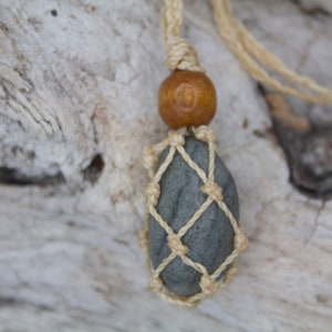 Adjustable Macrame Stone Necklace / Grey Beach Stone Jewelry / Macrame Necklace / Wooden Bead Jewellery / Handmade Art / Wood Necklace