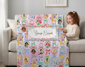 Manta personalizada espetacular com nome de princesa da Disney em degradê, manta colorida em tons pastel de lã macia para quarto de menina ou criança.