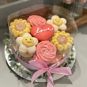 Flower macaron template, Macaron templates, oioisweets, macaron flower