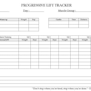 Może przedstawiać: Czarno-biały, drukowalny dziennik treningowy zatytułowany "Progressive Lift Tracker". Dziennik zawiera sekcje na datę, dzień, grupę mięśniową, rozgrzewkę, trening oporowy, cardio i notatki. Sekcja treningu oporowego zawiera kolumny dla ćwiczenia, serii, wagi i powtórzeń. Cytat "Nie zatrzymuj się, gdy jesteś zmęczony, zatrzymaj się, gdy skończysz." - David Goggins znajduje się na dole strony.