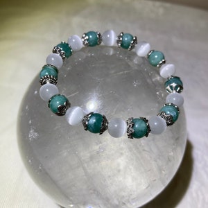 8mm Jade x 8mm white cat’s eye bracelet