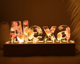 Luz nocturna de flores secas personalizada, lámpara de letras personalizada, lámpara de noche de nombre personalizado con resina de flores secas, regalo único de decoración del hogar, regalo de mamá