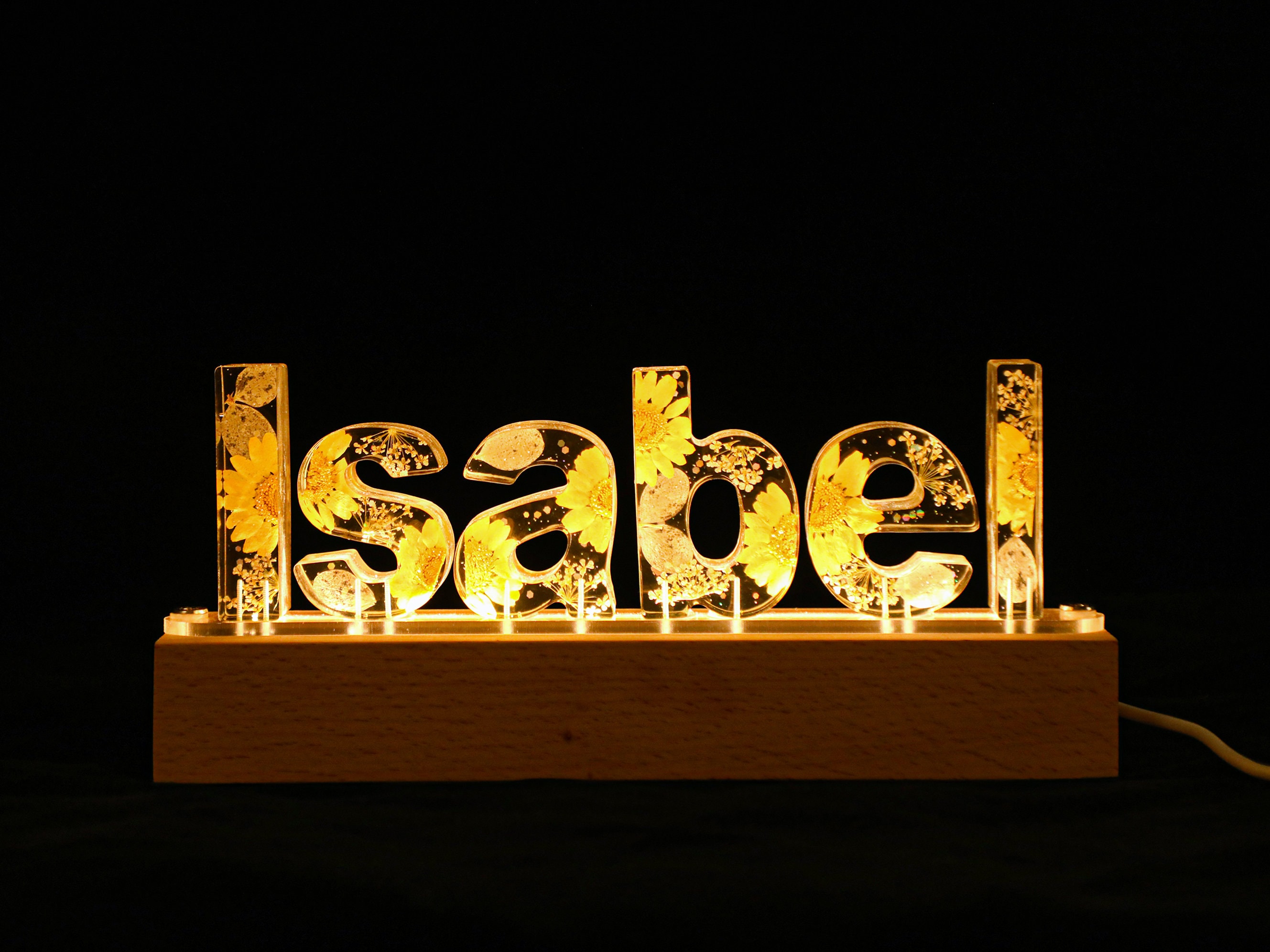 Personalisiertes Nachtlicht mit getrockneten Blumen, personalisierte Buchstabenlampe, personalisierte Nachtlampe mit Namen und getrocknetem Blumenharz, Einzigartiges Geschenk zur Heimdekoration, Geschenk für Mama
