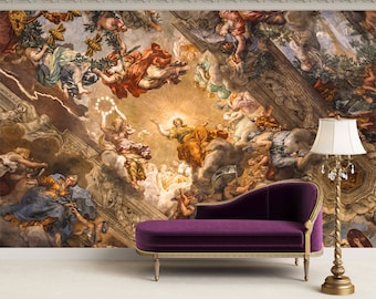 Può includere: Una chaise longue in velluto viola con cornice dorata è posizionata davanti a un murale che raffigura un complesso affresco barocco sul soffitto con numerose figure, nuvole ed elementi architettonici nei toni del marrone, oro, blu e rosso.