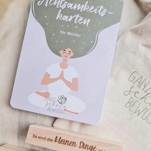 Mindfulness-kort för mödrar | 31 uppmuntrande kort med övningar, affirmationer och meditationer | Självvårdspresent + träställ
