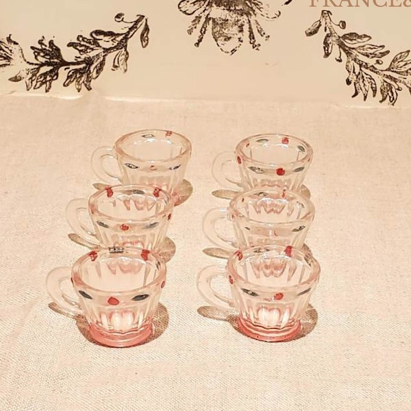 6 tasses de dînette vintage. 6 tasses de poupées. décor maison de poupée. tasses miniatures. Tasses jouet.