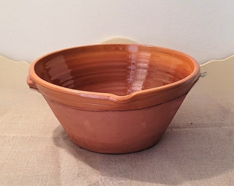 Grand plat en terracotta vintage. Tian en terre cuite ancien. Bol à confit émaillé provençale, cuisine de ferme rustique, poterie artisanale