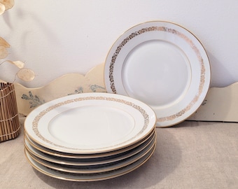 Servicio muy chic de 6 platos llanos de porcelana blanca. Platos elegantes con friso dorado sobre el marli.