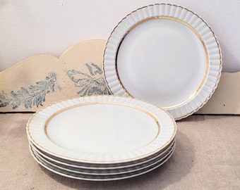 5 assiettes vintages à dessert en porcelaine de Limoges blanches et or. Assiettes estampillées B&C Limoges.