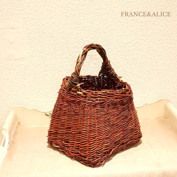 Panier vintage, original unique fait main pour decoration .vannerie sauvage