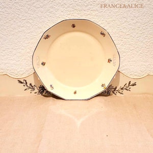 Vintage serving dish in fine earthenware, floral decoration. French cake plate in half porcelain Badonvillier fillet bleu.