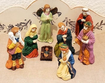 Crèche De 10 Santons De La Nativité En Biscuit De Porcelaine Nice 06000
