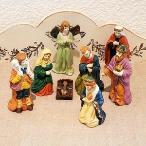 Rare vintage biscuit nativity scene, Vintage earthenware nativity figurine. antic nativity.