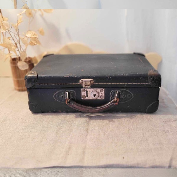 Valisette Bleu marine vintage en carton. Petite valise ancienne.