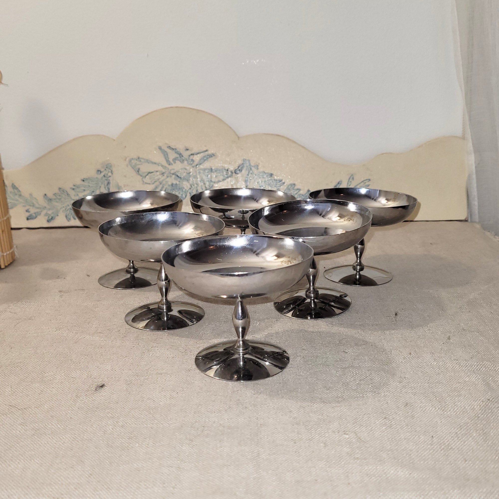 ビンテージステンレススチール製アイスクリームカップ 4 個または 6 個