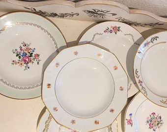 Service dépareillé vintage « JOSETTE». Assiettes à soupe en porcelaine opaque ancienne. Assiettes à décor floral fin