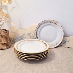 Very chic service of 6 white porcelain dessert plates. Elegant plates with golden frieze on the marli.