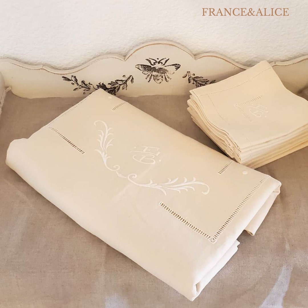 Vintage Embroidered Tablecloth and 12 Napkins. Offwhite Cotton