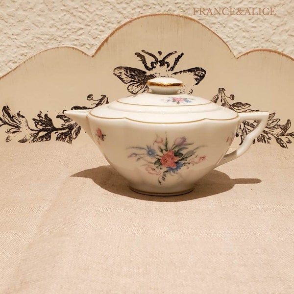 Petite théière vintage en porcelaine de limoge signée Charles Ahrenfeldt