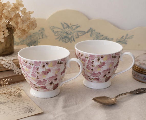 Wilko-Tassen-Duo mit Blumenmuster – rosa und lila Porzellan, frühlingshaftes Aquarell-Design