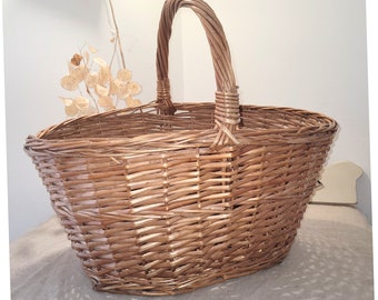 ナチュラルカラーの小さな楕円形のヴィンテージ籐バスケット - Etsy 日本