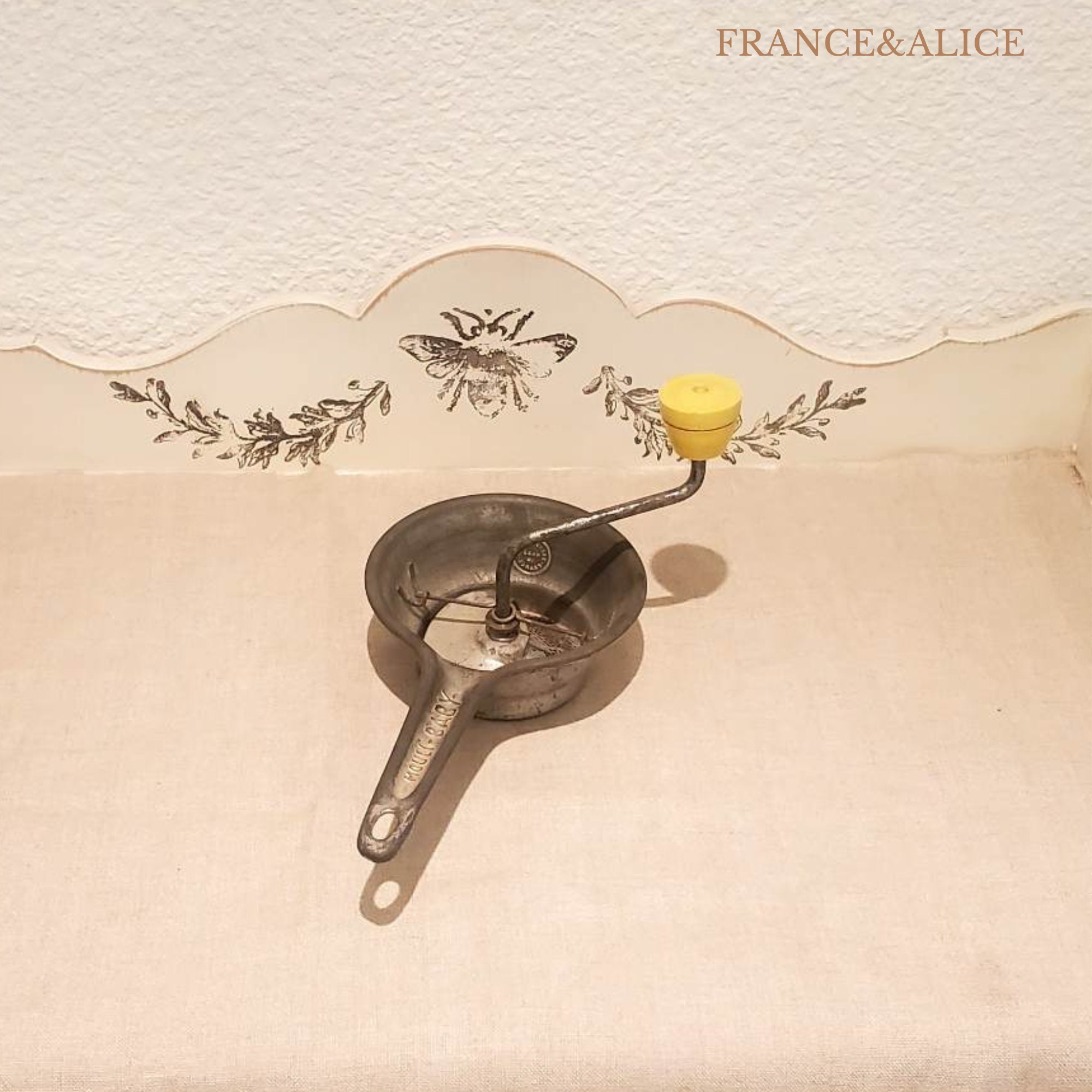 Mouli Baby mini moulin a legume ancien.