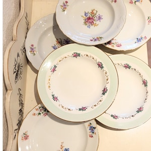 Set of 6 mismatched soup plates &quot;Violette&quot; – Antique opaque porcelain – Floral design – Country chic decor – Shabby chic tableware