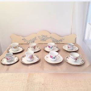 Old coffee service of 8 cups and saucers in fine earthenware. Mix & match coffee service. Shabby chic style coffee service